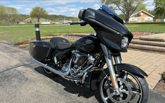 2026 Harley-Davidson® Street Glide® Midnight Ember Chrome Trim