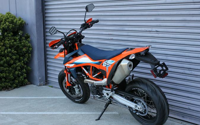 2023 KTM 690 SMC R