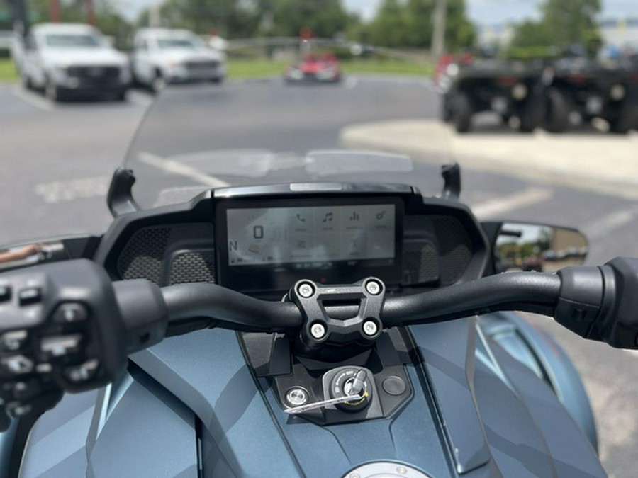 2025 Can-Am Spyder F3 Limited Dark Wheels