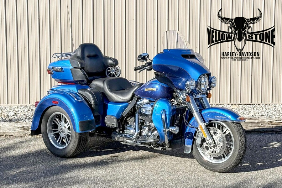 2017 Harley-Davidson® Tri Glide® Ultra Custom Colour Bonneville Blue/Fathom Blue