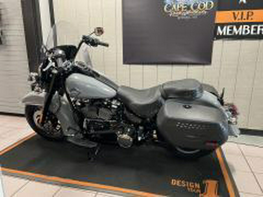2026 Harley-Davidson® Heritage Classic Dark Billiard Gray Black Cast Wheels
