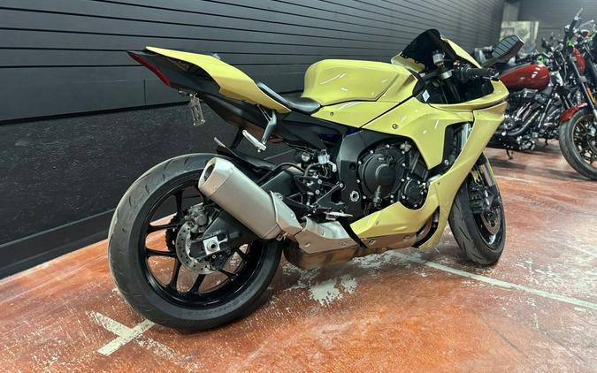 2022 Yamaha YZF-R1