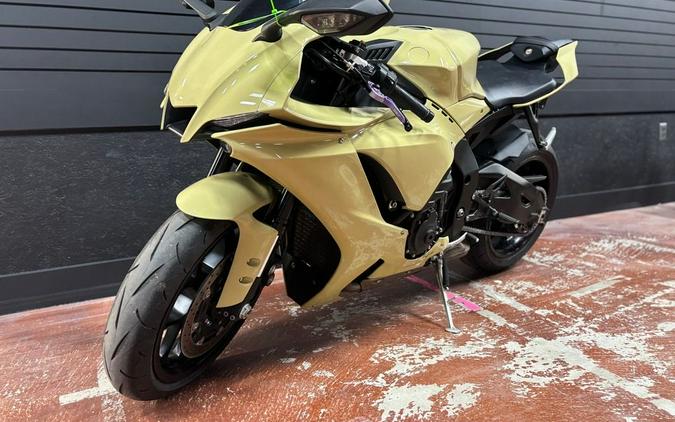 2022 Yamaha YZF-R1
