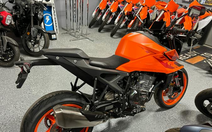 2024 KTM 990 Duke