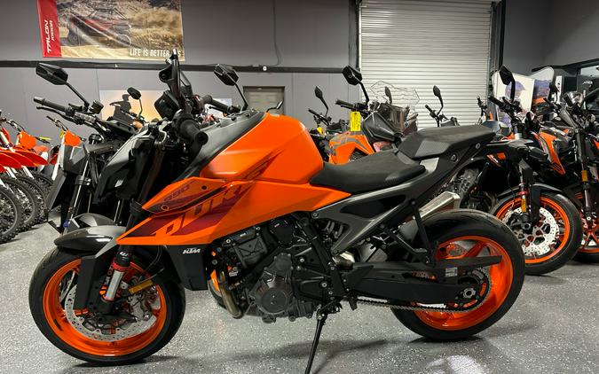 2024 KTM 990 Duke