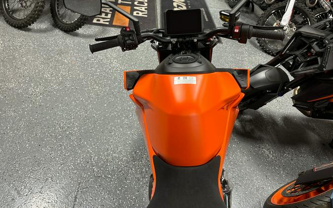 2024 KTM 990 Duke