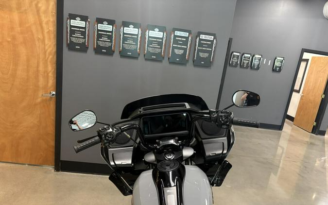 2026 Harley-Davidson® Road Glide® Dark Billiard Gray Black Trim