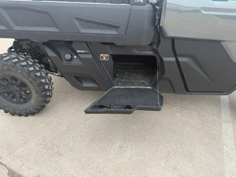 2023 Can-Am Defender PRO Limited
