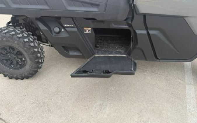 2023 Can-Am Defender PRO Limited