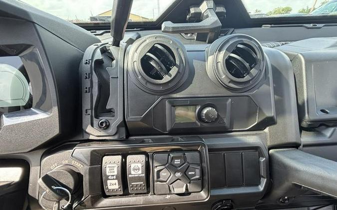 2027 Can-Am® Defender MAX DPS HD7