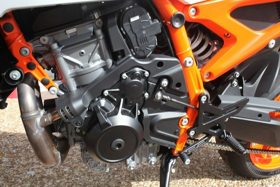 2026 KTM 990 Duke R