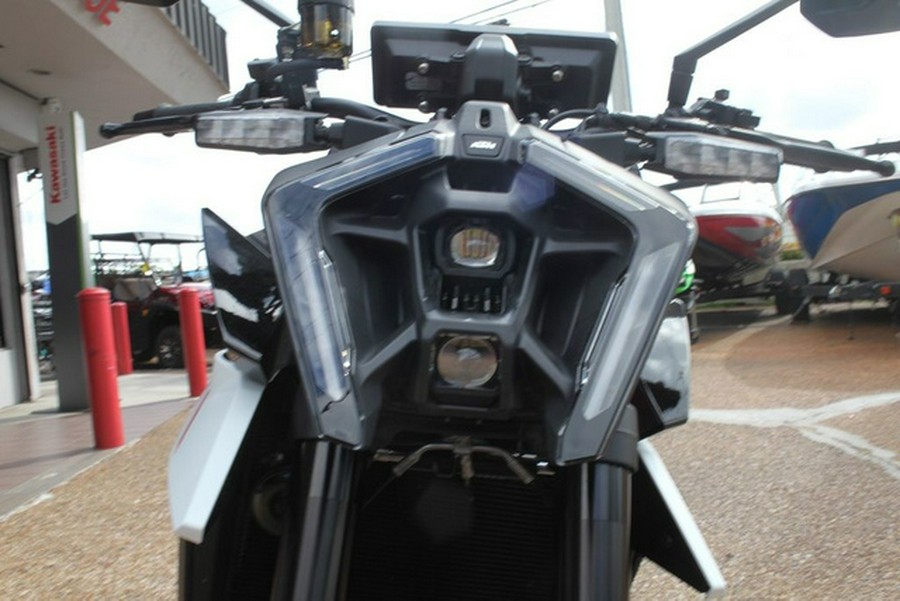 2026 KTM 990 Duke R