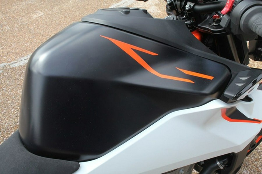 2026 KTM 990 Duke R