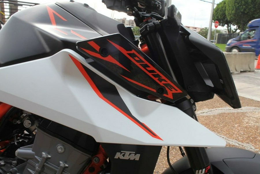 2026 KTM 990 Duke R