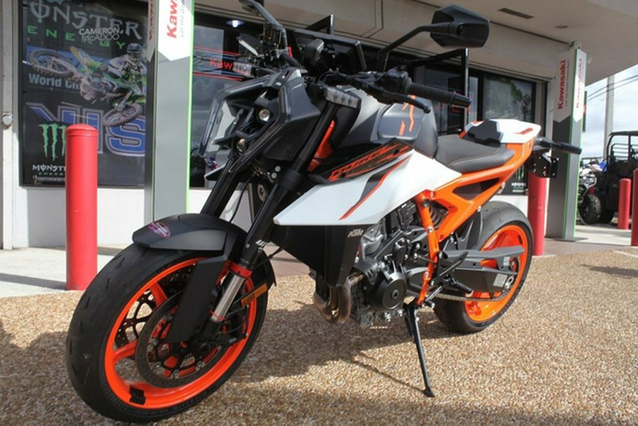 2026 KTM 990 Duke R