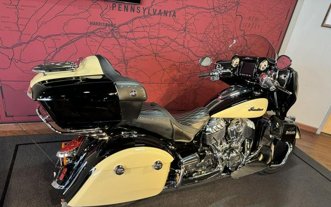 2017 Indian Motorcycle® Roadmaster® Thunder Black Over Ivory Cream