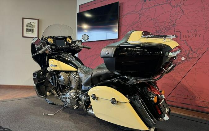 2017 Indian Motorcycle® Roadmaster® Thunder Black Over Ivory Cream