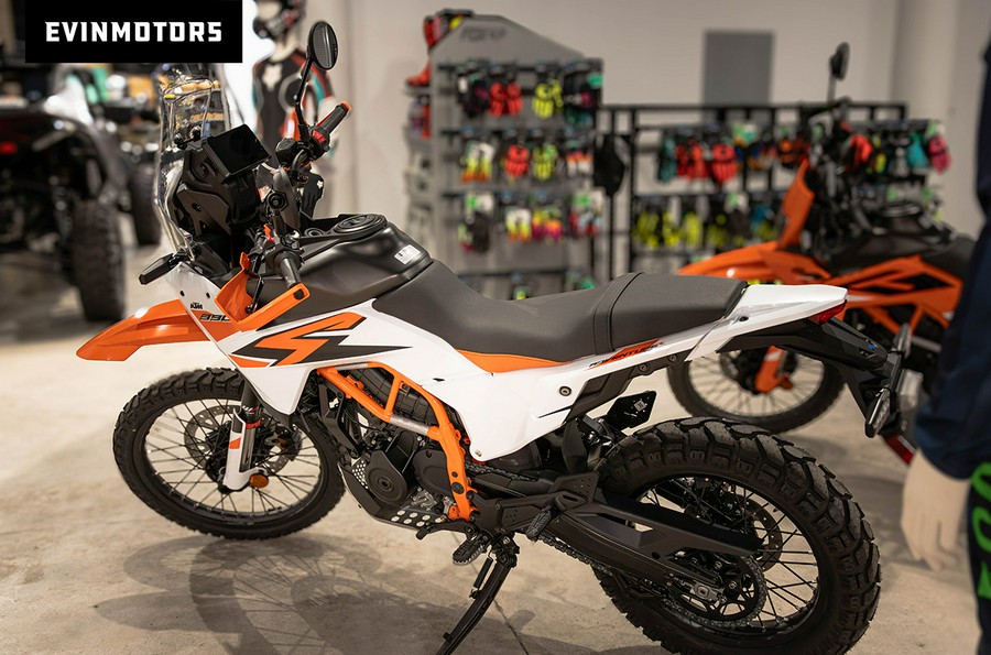2025 KTM Adventure 390 R