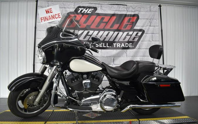 2011 Harley-Davidson® FLHTC - Electra Glide® Classic