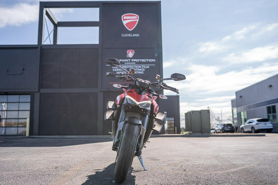 2023 Ducati Streetfighter V4 Ducati Red