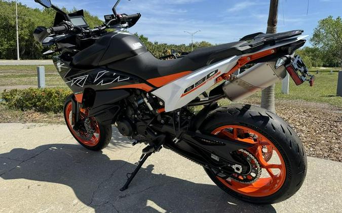 2024 KTM 890 SMT