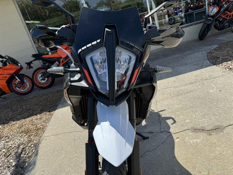 2024 KTM 890 SMT