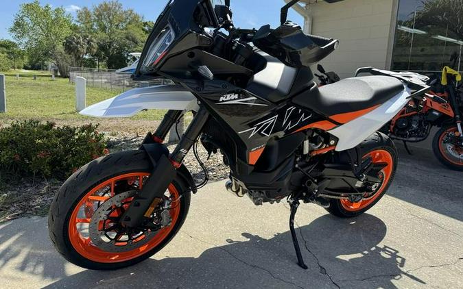 2024 KTM 890 SMT