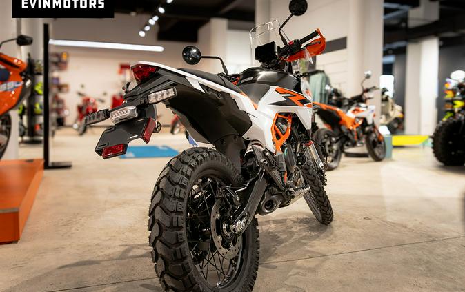 2025 KTM Adventure 390 R