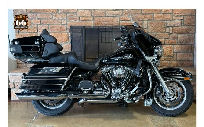 2008 Harley-Davidson® Electra Glide® Ultra Classic® BLACK W/PINSTRIPE