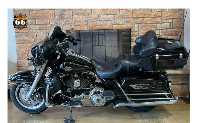 2008 Harley-Davidson® Electra Glide® Ultra Classic® BLACK W/PINSTRIPE