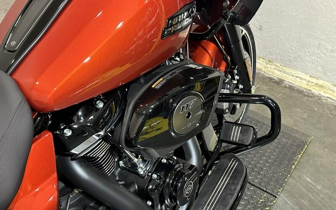 Harley-Davidson Road Glide® 2024 FLTRX 84404838 WHISKEY FIRE