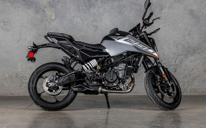 2026 KTM 250 DUKE Silver - TN025315