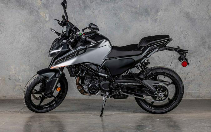 2026 KTM 250 DUKE Silver - TN025315