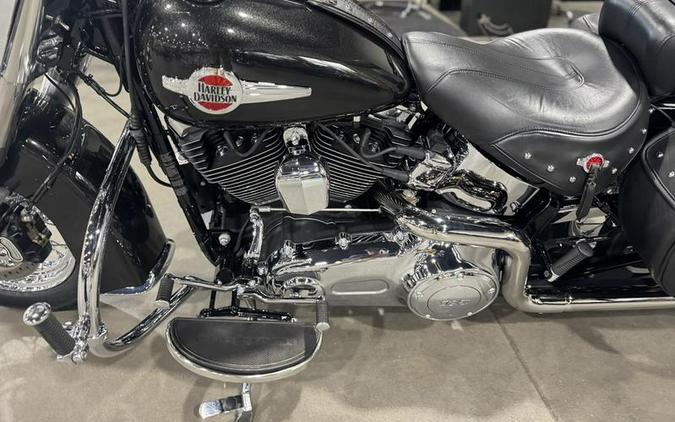 2017 Harley-Davidson® FLSTC - Heritage Softail® Classic