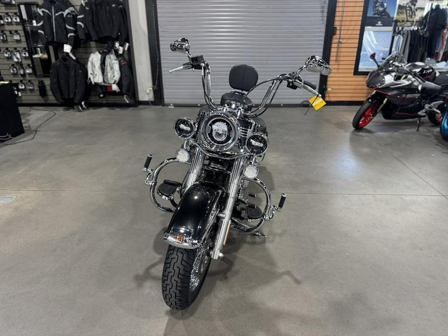 2017 Harley-Davidson® FLSTC - Heritage Softail® Classic