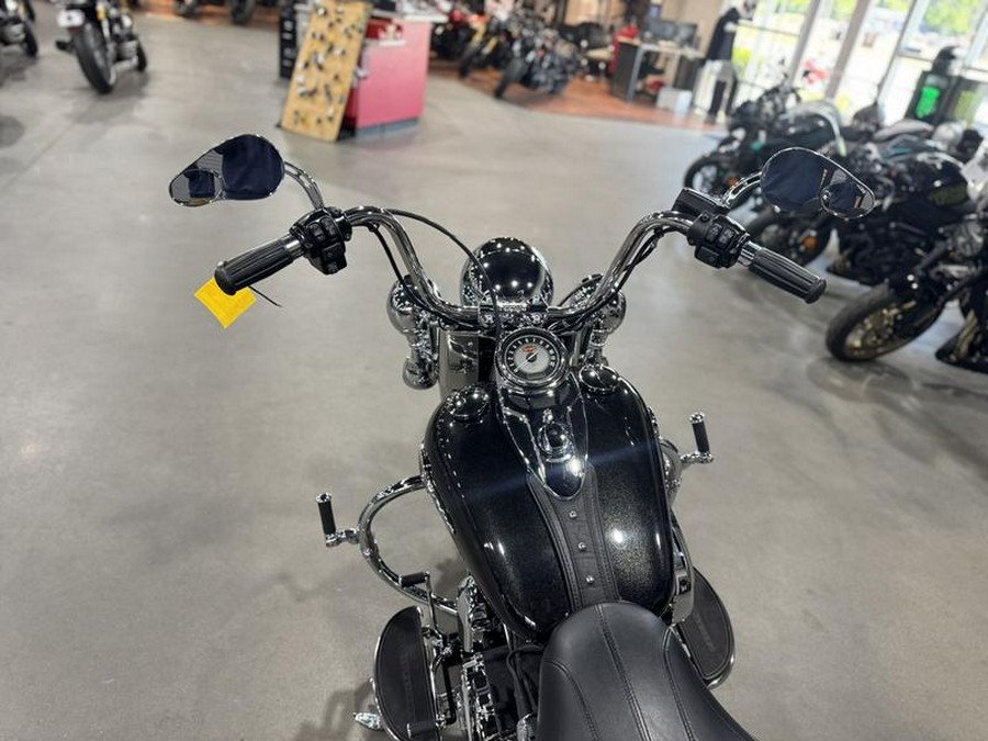 2017 Harley-Davidson® FLSTC - Heritage Softail® Classic