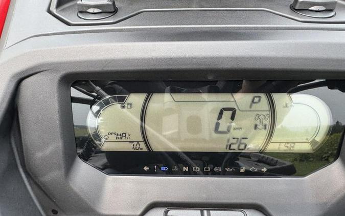 2025 Can-Am® Outlander X mr 1000R Hyper Silver & Legion Red