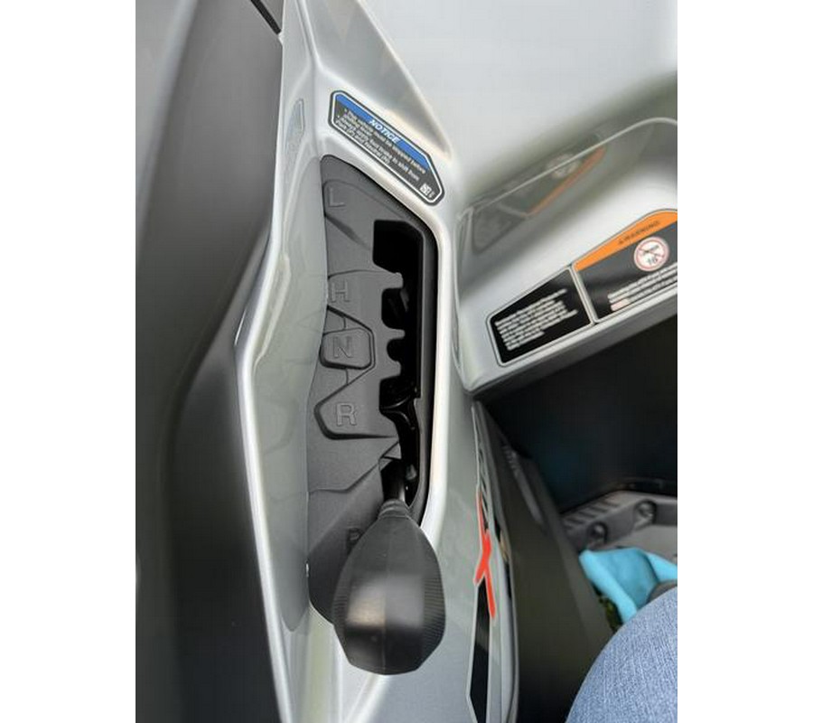 2025 Can-Am® Outlander X mr 1000R Hyper Silver & Legion Red