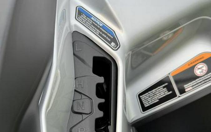 2025 Can-Am® Outlander X mr 1000R Hyper Silver & Legion Red