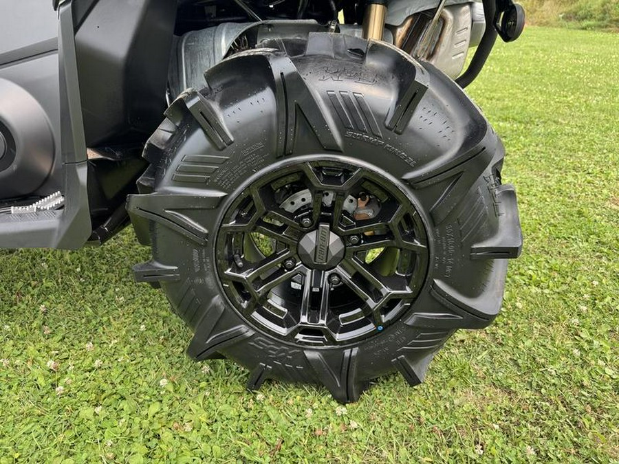 2025 Can-Am® Outlander X mr 1000R Hyper Silver & Legion Red