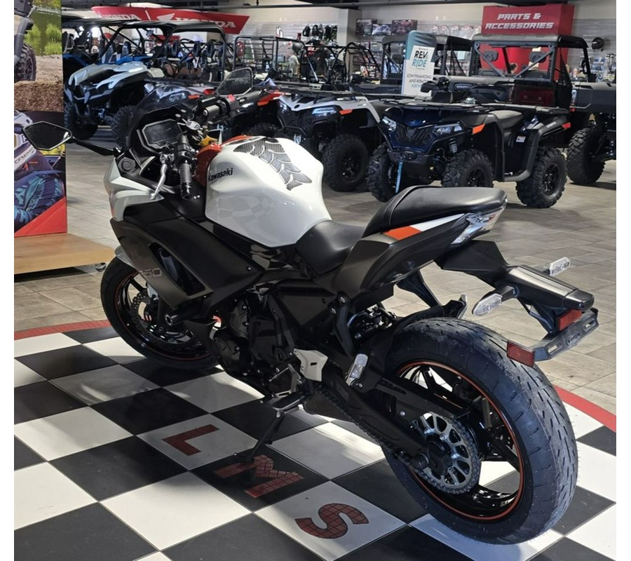 2023 Kawasaki Ninja® 650 Pearl Robotic White/Metallic Matte Graystone