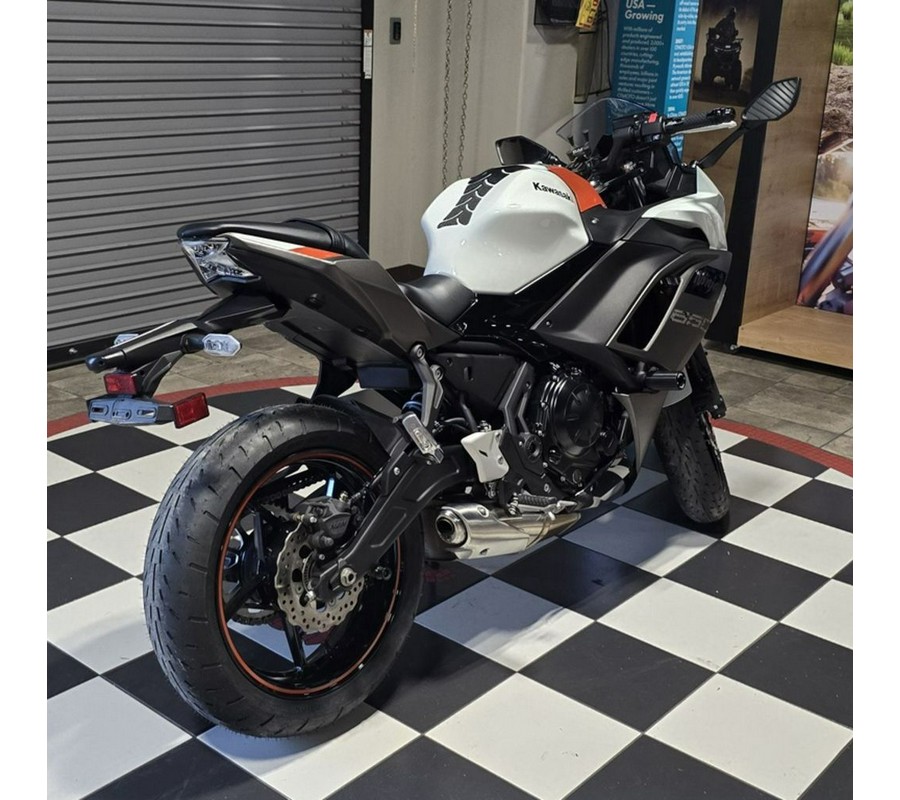 2023 Kawasaki Ninja® 650 Pearl Robotic White/Metallic Matte Graystone