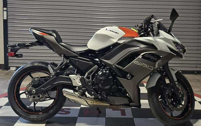 2023 Kawasaki Ninja® 650 Pearl Robotic White/Metallic Matte Graystone