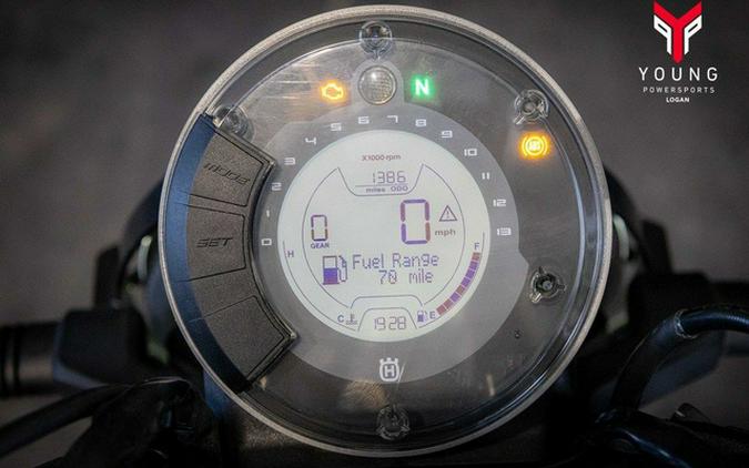 2022 Husqvarna SVARTPILEN 401