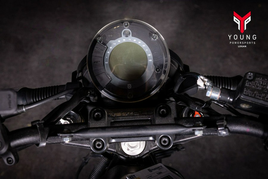 2022 Husqvarna SVARTPILEN 401