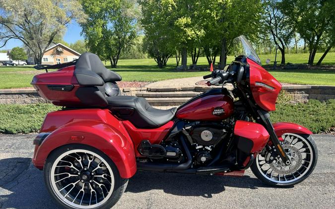 2026 Harley-Davidson® Street Glide 3 Limited Brilliant Red Black Trim