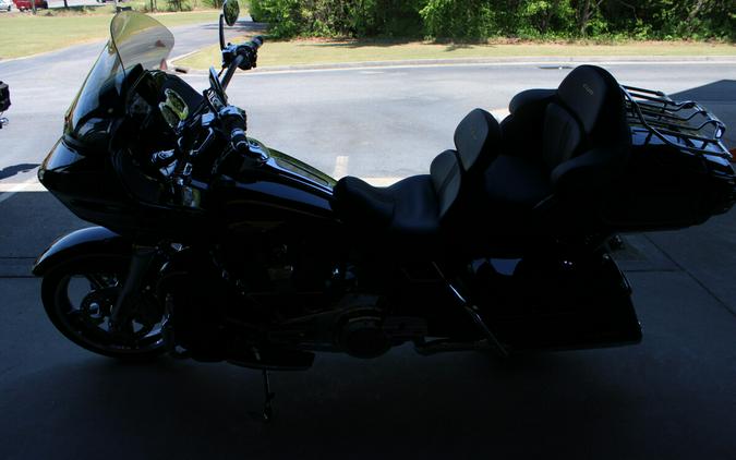 2023 Harley-Davidson® CVO™ Road Glide® LTD Anniversary Heirloom Red Fade