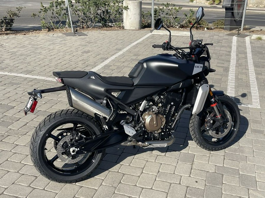 2025 Husqvarna® Svartpilen 801