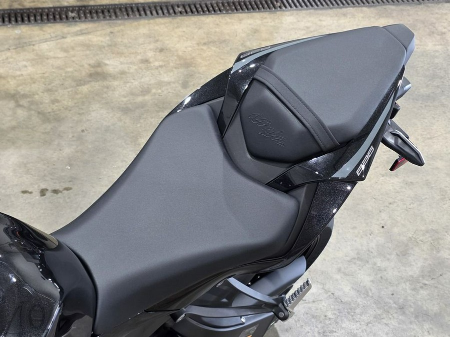 2026 Kawasaki Ninja® ZX™-6R Base