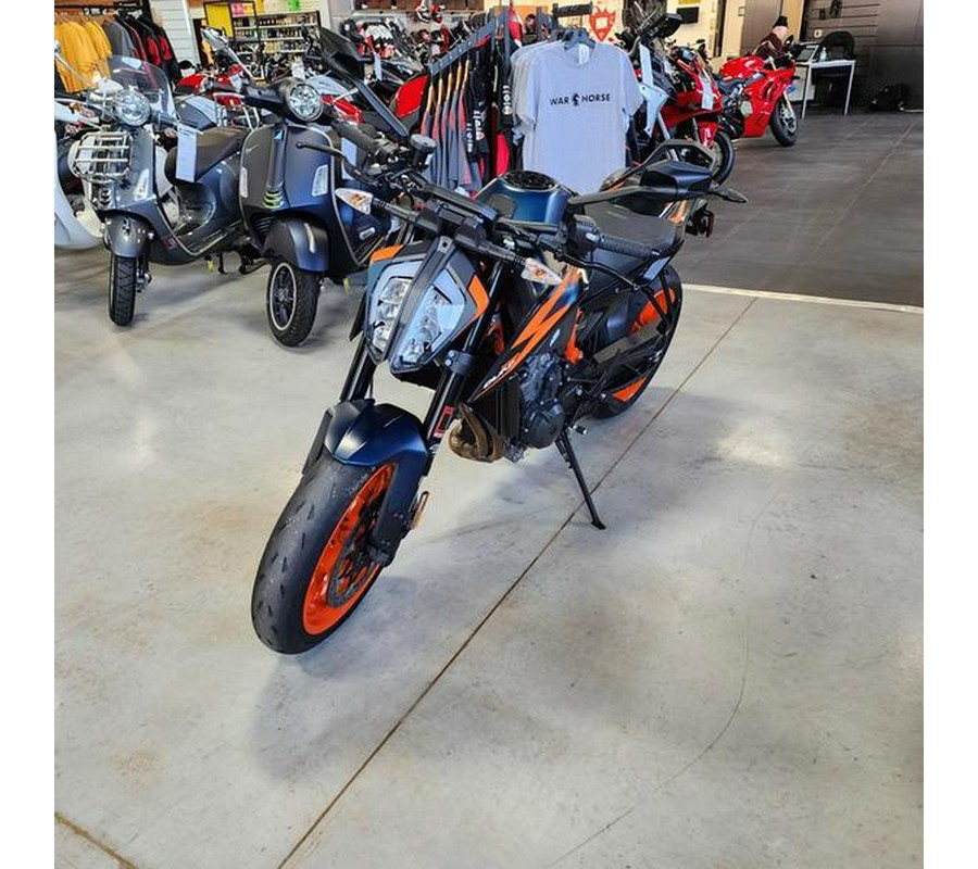 2022 KTM 890 Duke R